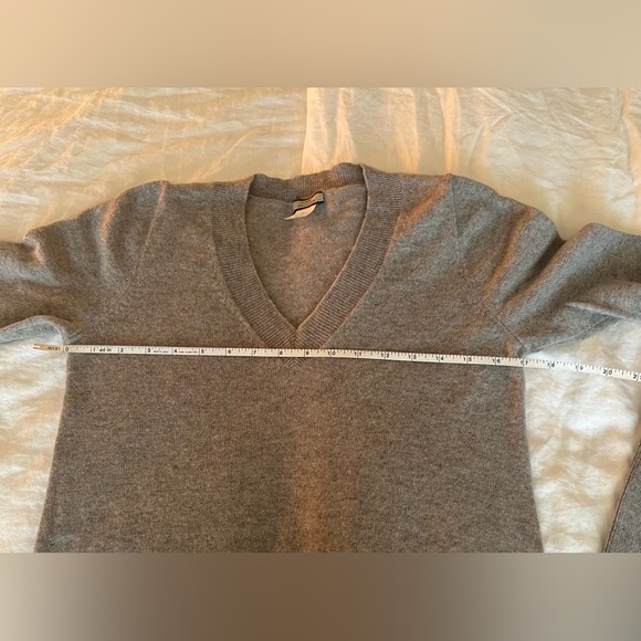 Jcrew Gray Italian Cashmere V Neck Sweater Women’s size Small - Picture 2 of 5